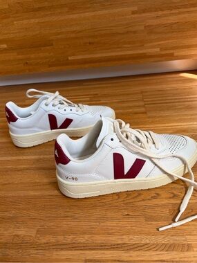 Brand New Veja V-90 Leather Sneakers